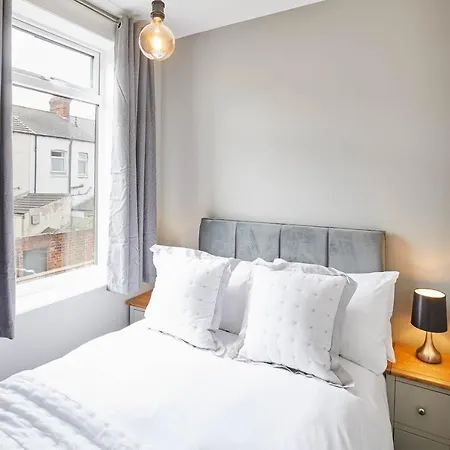 Host & - The Old Fireman's House