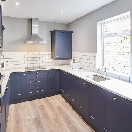 Host & - The Old Fireman's House *