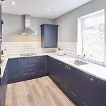 Host & - The Old Fireman's House *